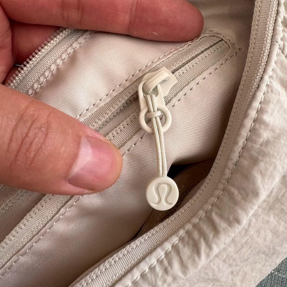 Lululemon Athletica Beige Shoulder Bag - Picture 4 of 6